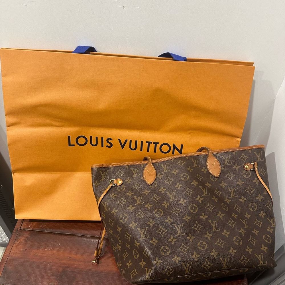Louis Vuitton Neverfull MM – Monogram Canvas Tote